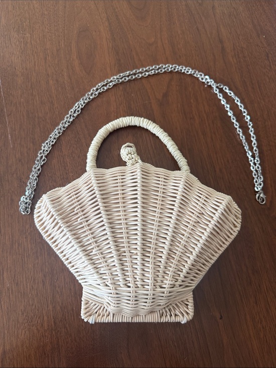 Urban Expressions Handbags - Urban Expressions Cream Woven Shell Crossbody with Silver Chain